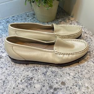 SAS tripad comfort pearl white loafers size 6